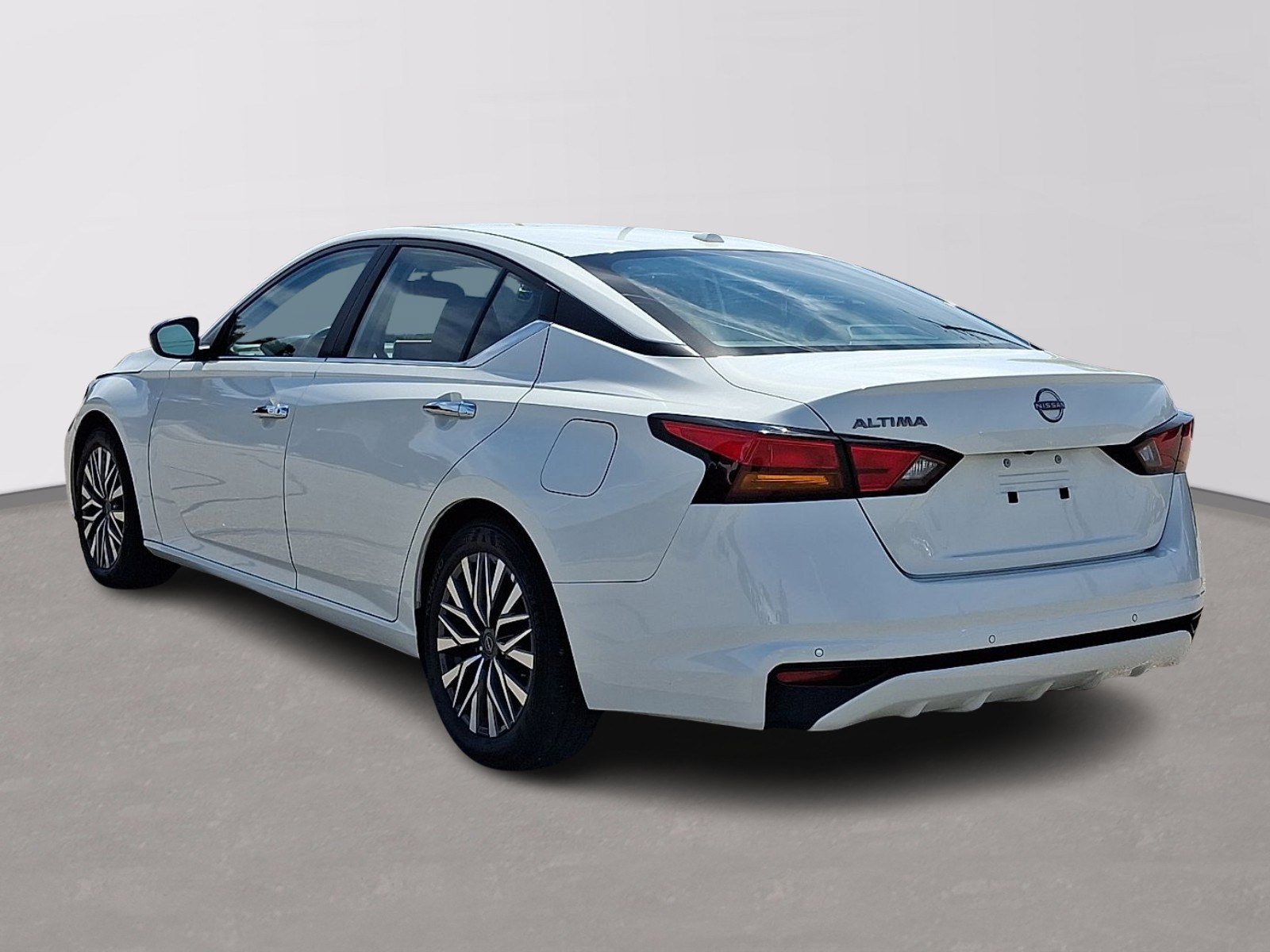 Used 2025 Nissan Altima 2.5 SV FWD image 4