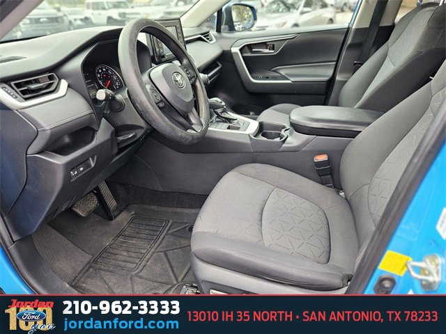 Used 2021 Toyota RAV4 XLE image 18
