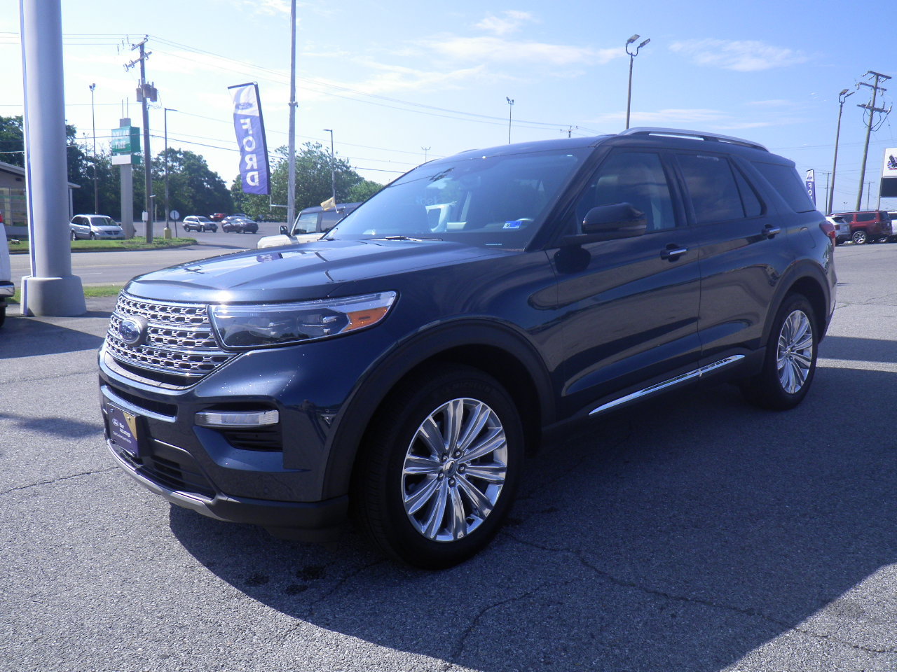 Certified 2024 Ford Explorer Limited w/ Limited Technology Package AWD/4WD image 3