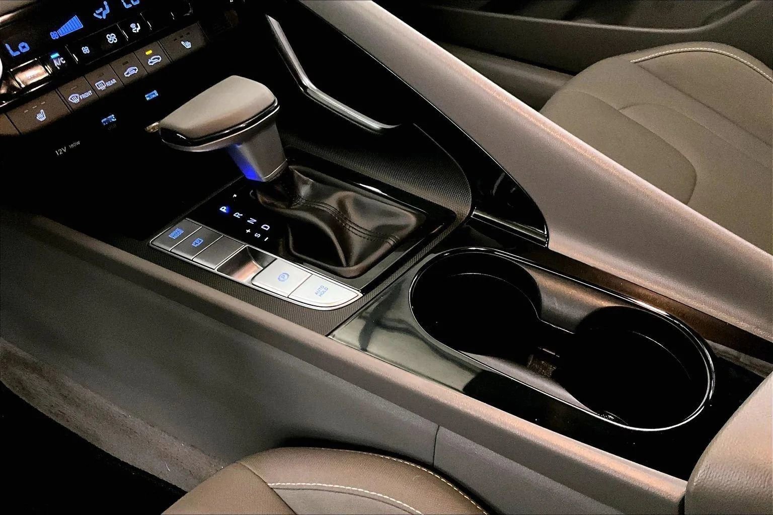 Used 2023 Hyundai Elantra SEL w/ Convenience Package image 16