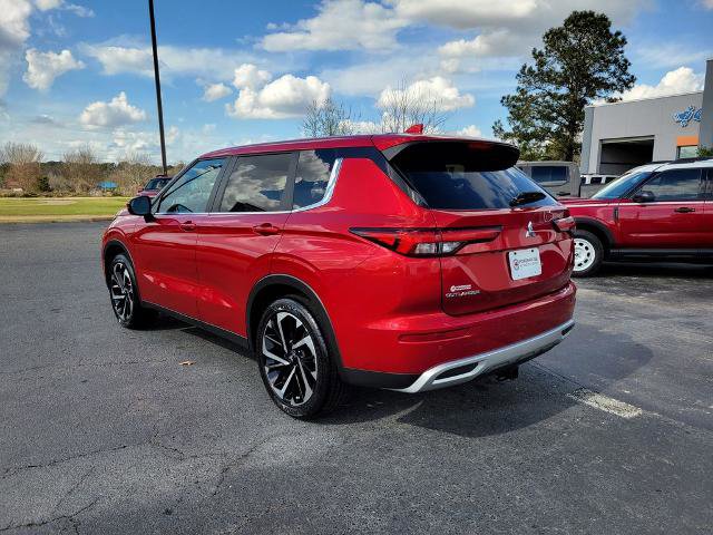 Used 2023 Mitsubishi Outlander SE image 4