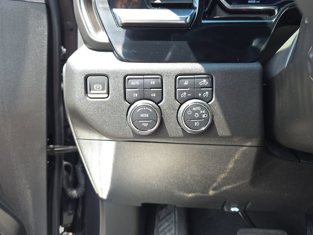 Used 2024 Chevrolet Silverado 1500 High Country w/ Z71 Off-Road Package AWD/4WD image 23