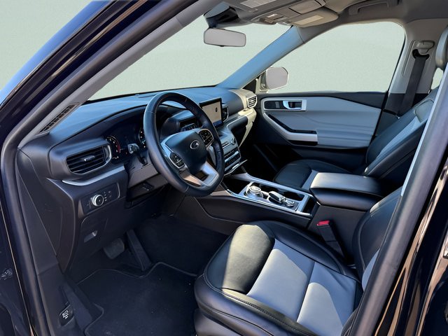 Certified 2022 Ford Explorer XLT w/ Equipment Group 202A AWD/4WD image 4