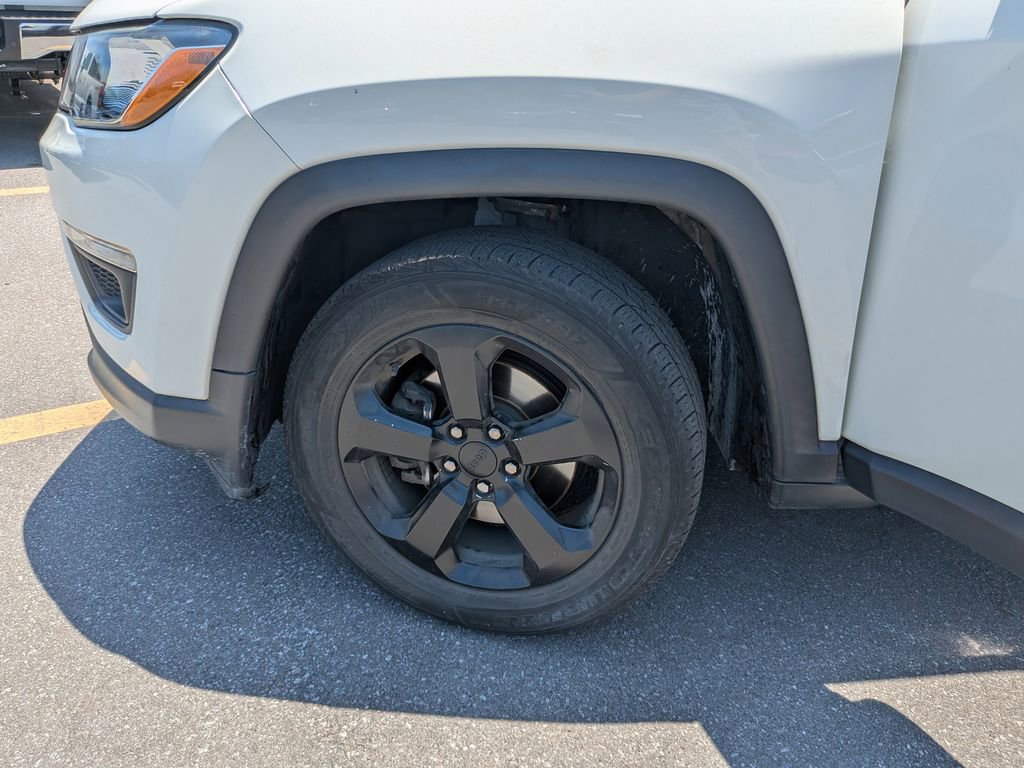 Used 2018 Jeep Compass Latitude FWD image 32