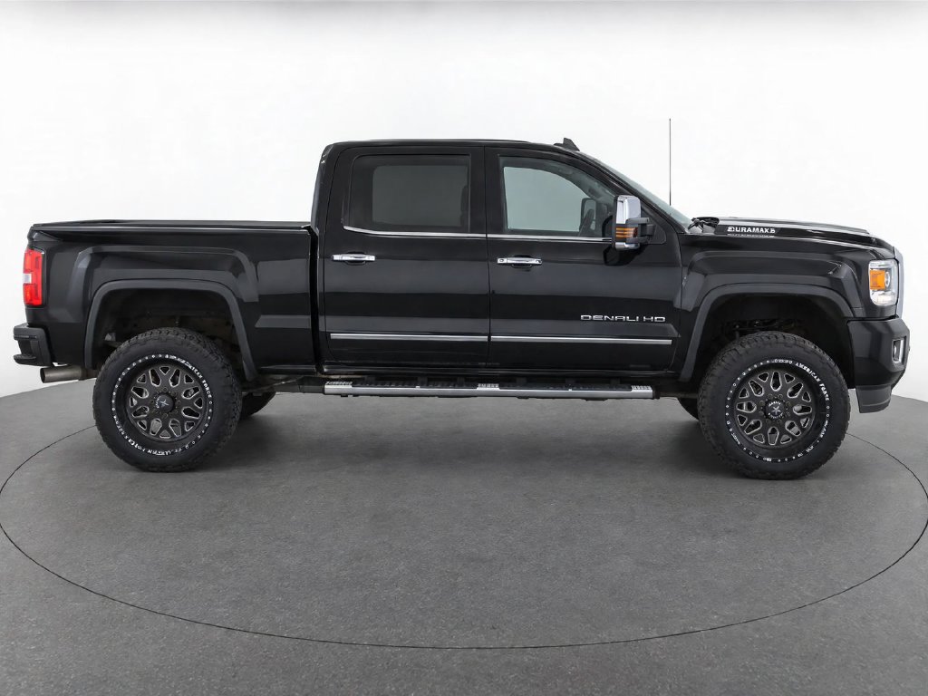 Used 2017 GMC Sierra 2500 Denali w/ Duramax Plus Package AWD/4WD image 2