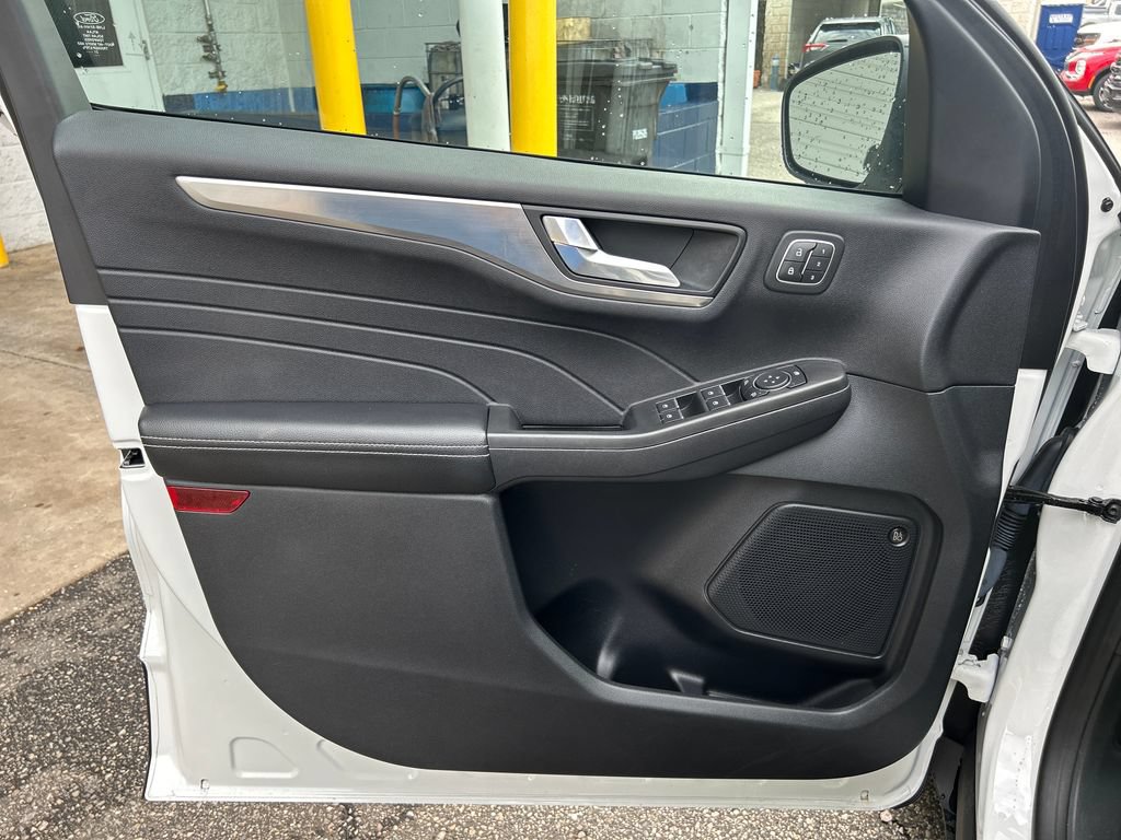 Certified 2021 Ford Escape Titanium FWD image 9