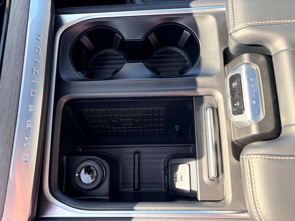 Certified 2025 Ford Expedition Platinum AWD/4WD image 13