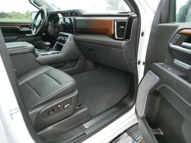 Used 2023 GMC Sierra 1500 Denali w/ Technology Package AWD/4WD image 18