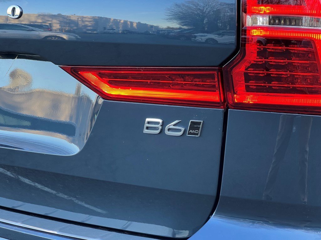Used 2022 Volvo XC60 B6 Inscription w/ Advanced Package image 9