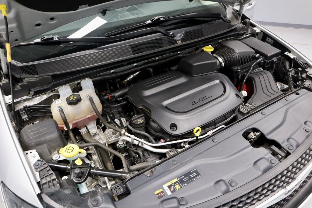 Used 2024 Chrysler Voyager LX image 16