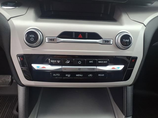 Certified 2024 Ford Explorer XLT AWD/4WD image 22