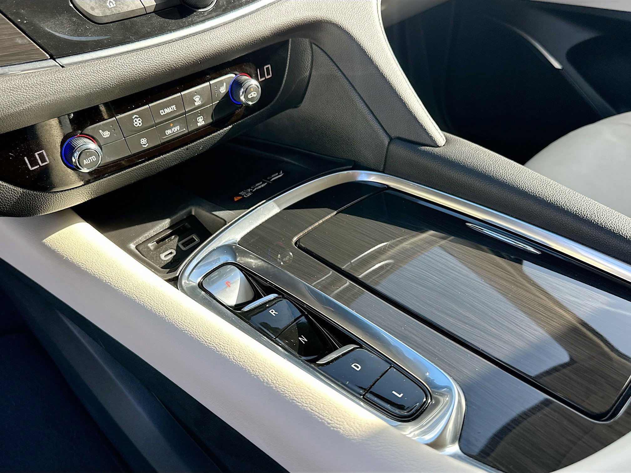 Used 2024 Buick Enclave Essence image 16