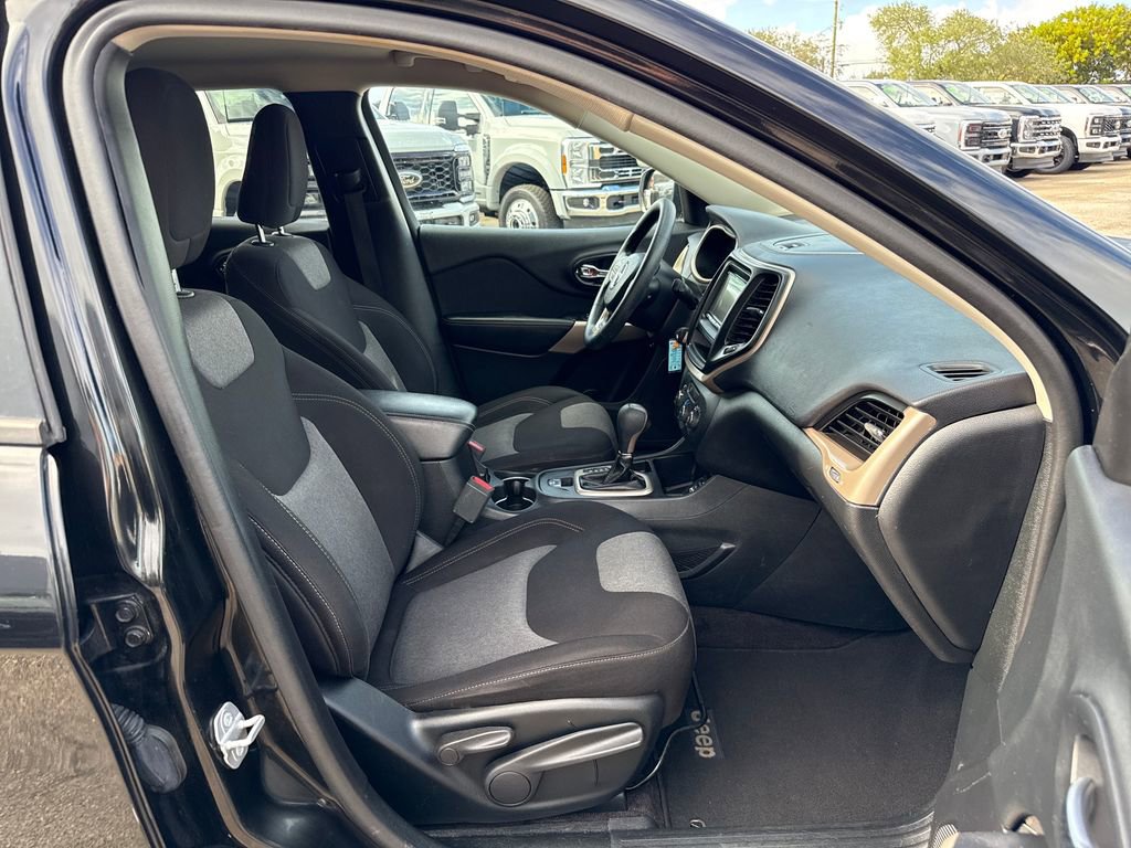 Used 2017 Jeep Cherokee Sport image 22