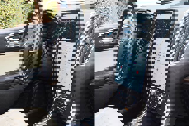 Certified 2024 Ford Edge SEL w/ Convenience Package image 10