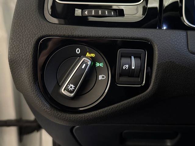 Used 2019 Volkswagen Golf R 4-Door image 17