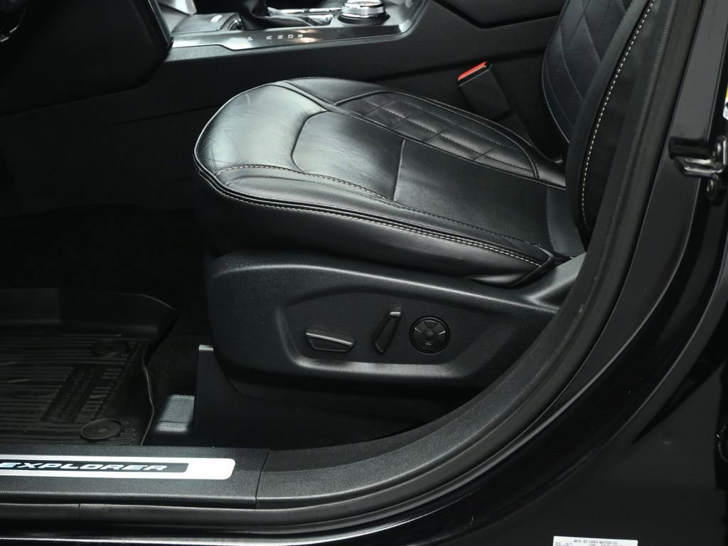 Certified 2019 Ford Explorer Platinum image 36