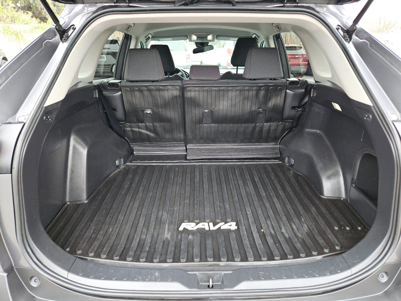 Used 2022 Toyota RAV4 LE image 30