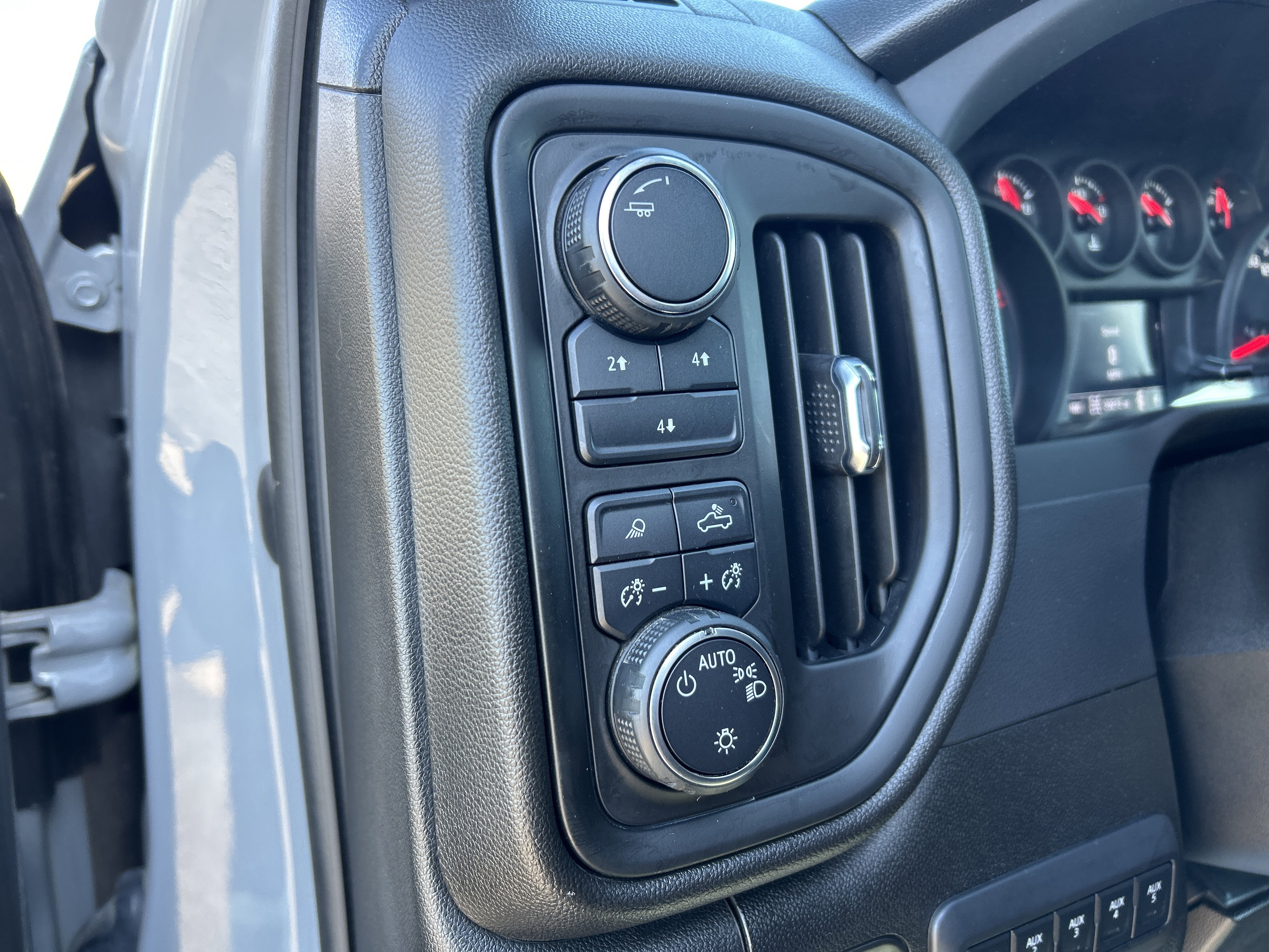 Used 2024 Chevrolet Silverado 2500 Custom w/ Custom Value Package image 23