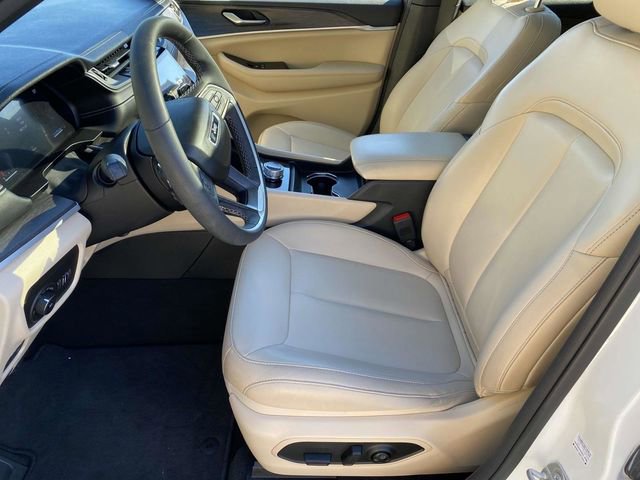 Used 2023 Jeep Grand Cherokee Limited image 18