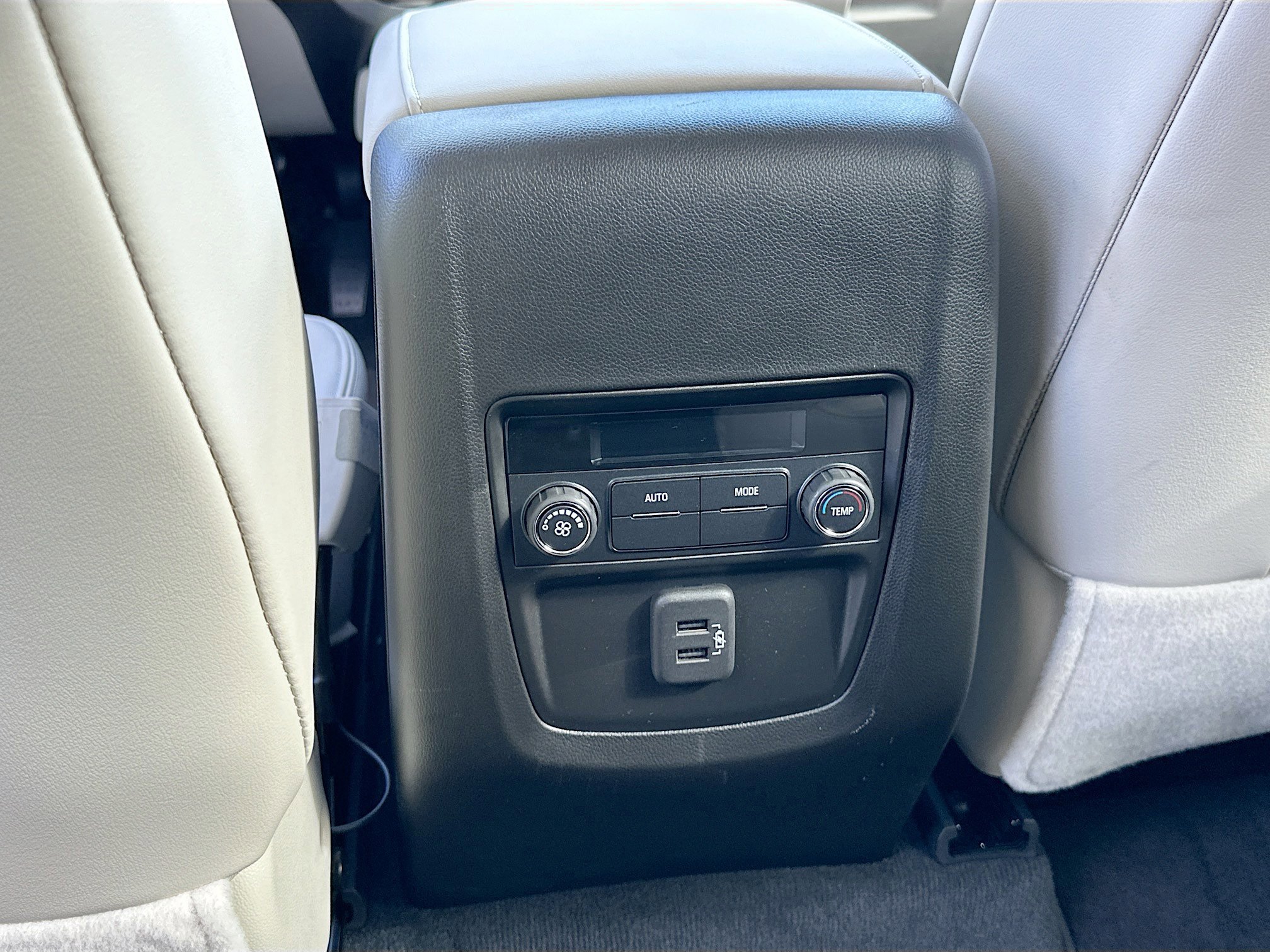 Used 2023 Buick Enclave Essence image 23