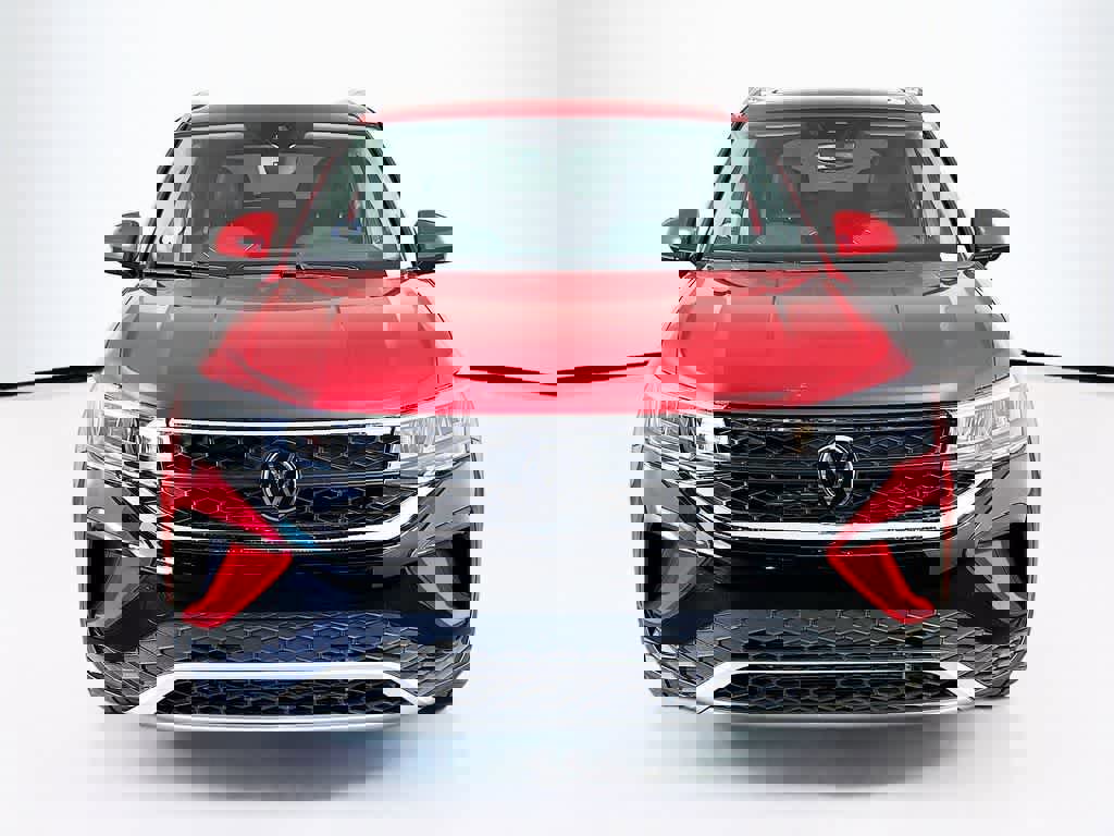 Used 2023 Volkswagen Taos SE w/ Panoramic Sunroof Package image 8