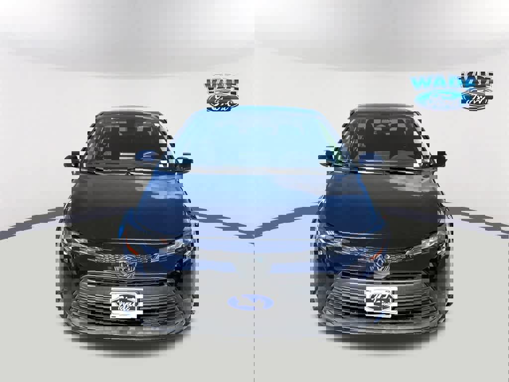 Used 2024 Toyota Corolla LE image 2