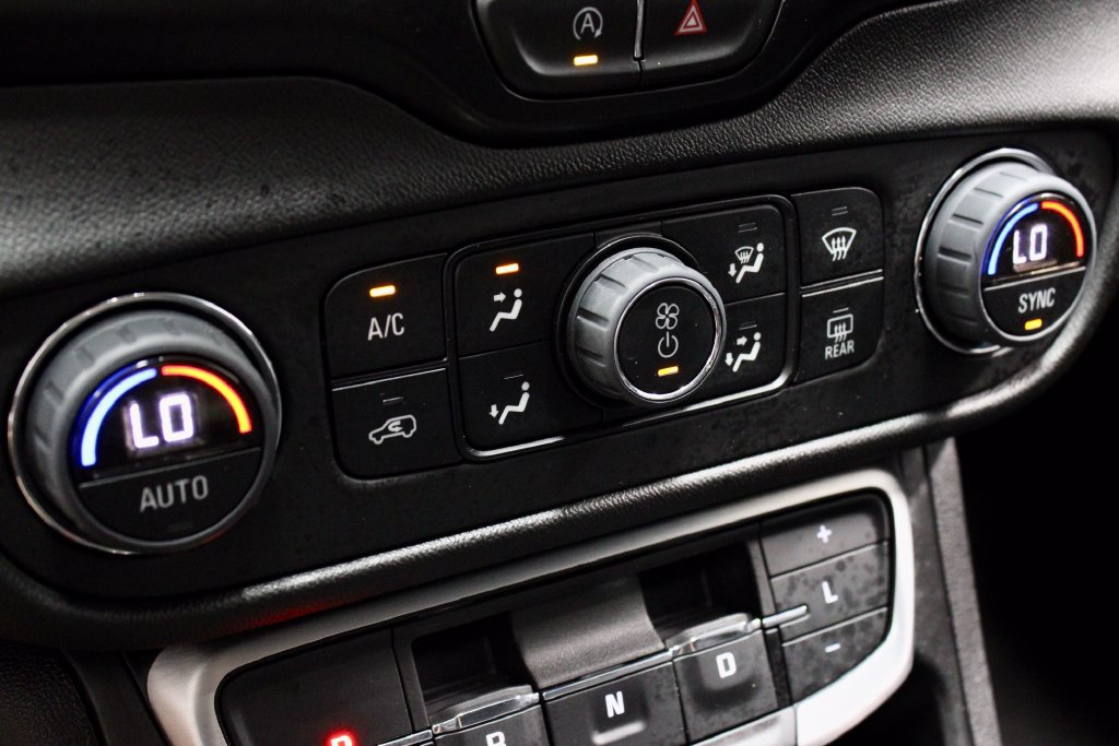 Used 2024 GMC Terrain SLE w/ Driver Convenience Package FWD image 31