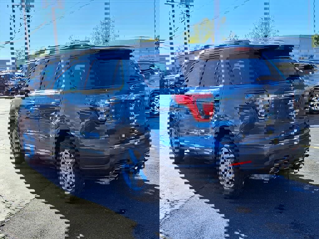 Certified 2018 Ford Explorer XLT w/ Equipment Group 202A image 2