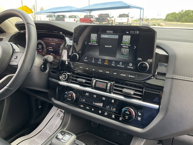 Used 2023 Nissan Pathfinder Platinum w/ Cargo Package AWD/4WD image 23