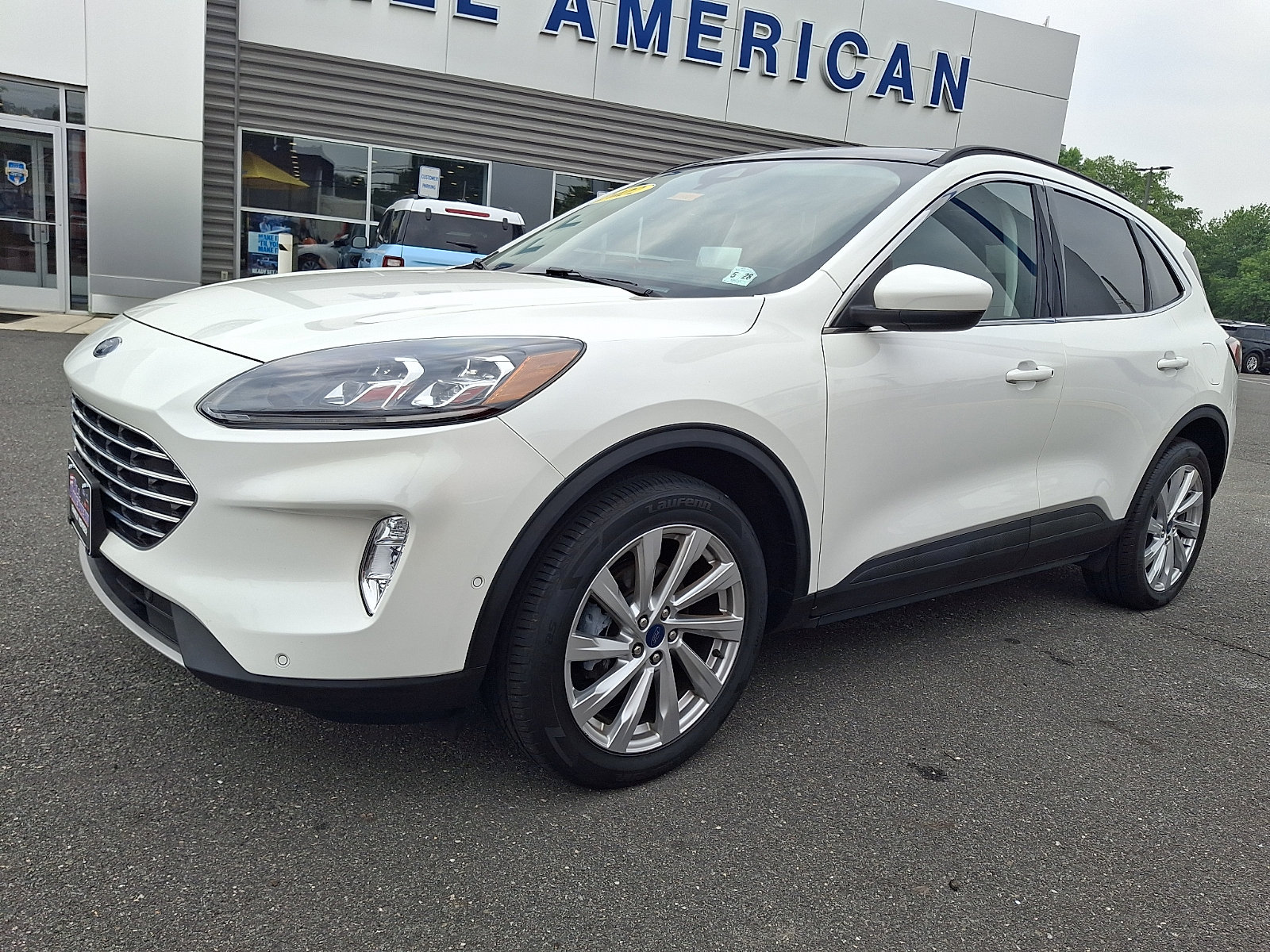 Certified 2022 Ford Escape Titanium w/ Titanium Elite Package AWD/4WD image 5