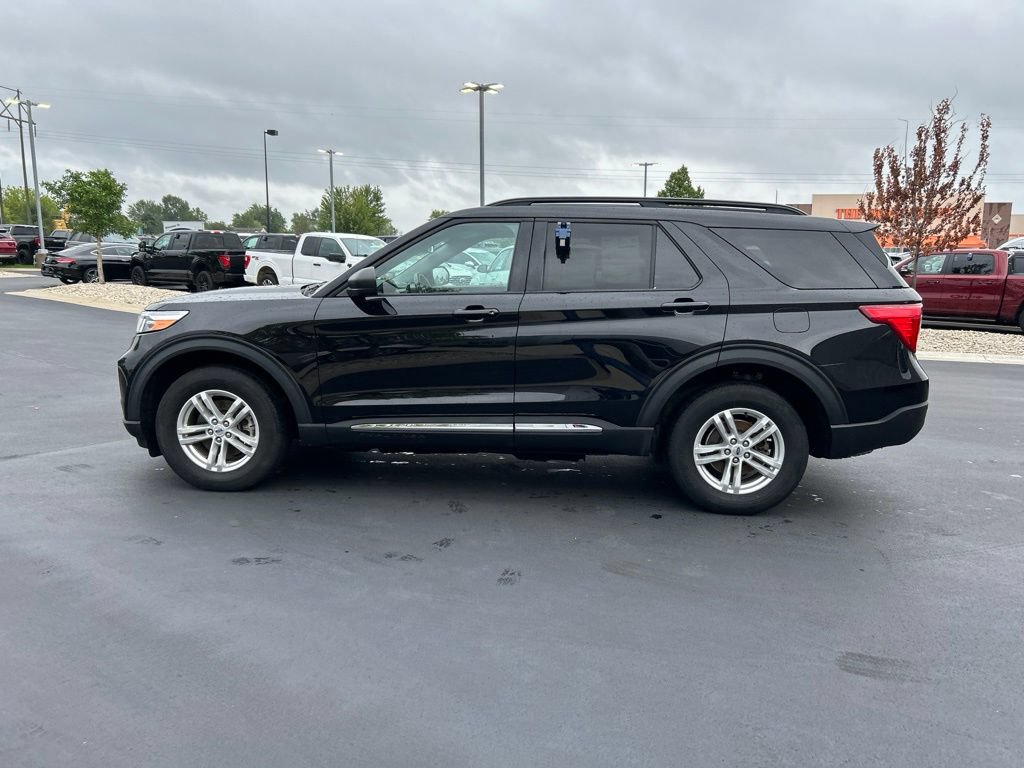 Certified 2023 Ford Explorer XLT w/ Equipment Group 202A AWD/4WD image 9