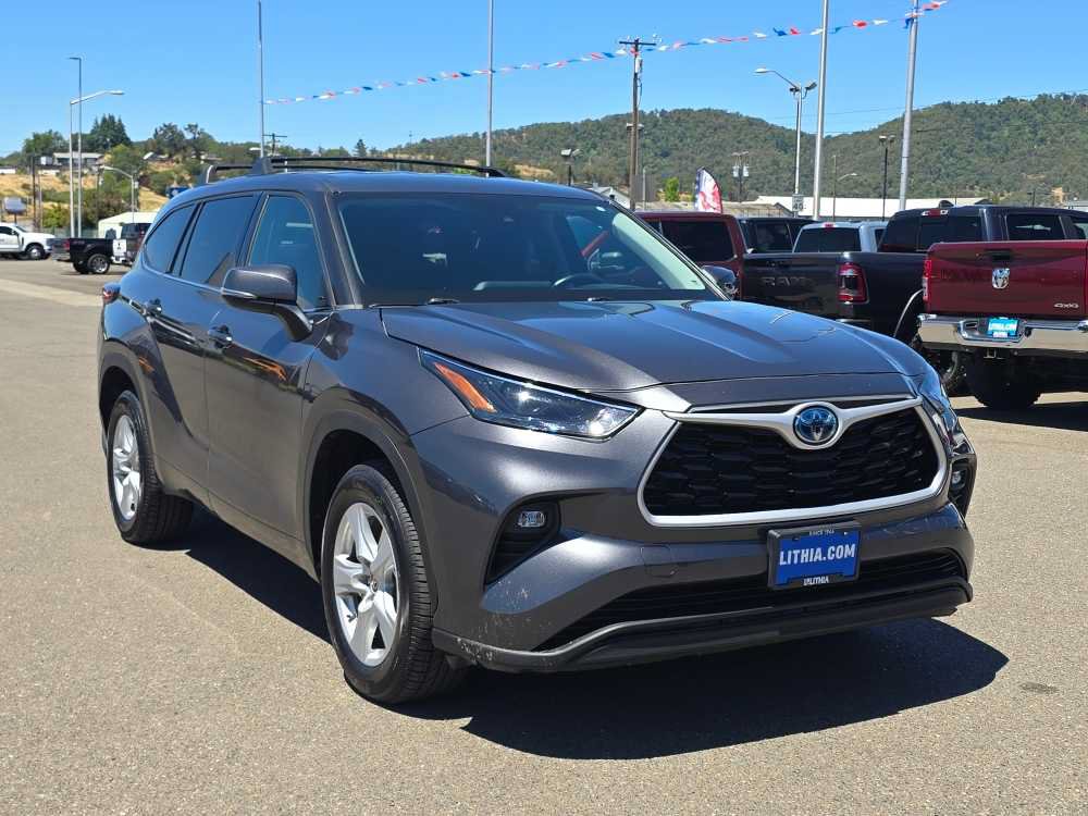 Used 2022 Toyota Highlander LE FWD image 7