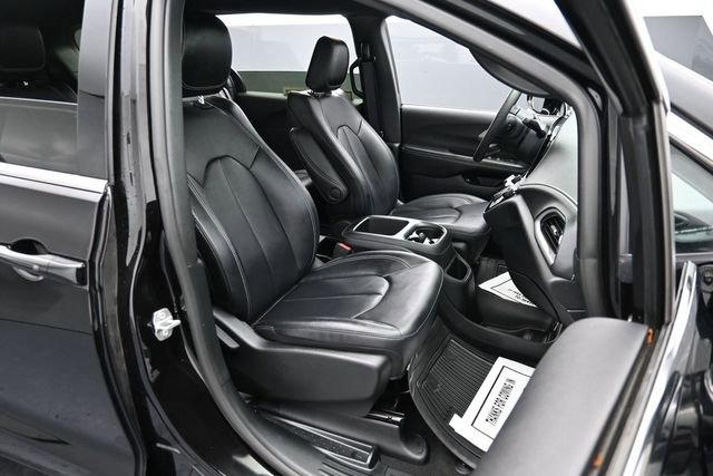 Used 2025 Chrysler Pacifica Select FWD image 28