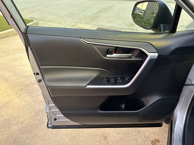 Used 2025 Toyota RAV4 XLE image 20