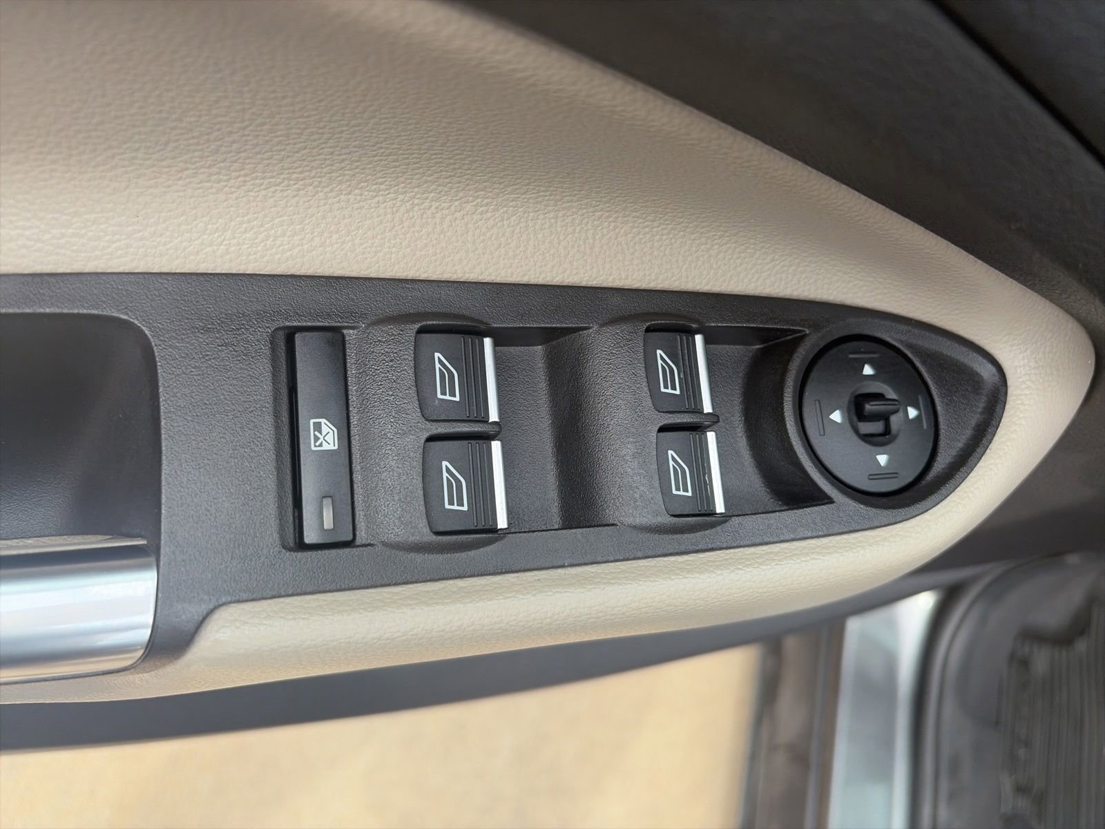 Certified 2019 Ford Escape SEL FWD image 13