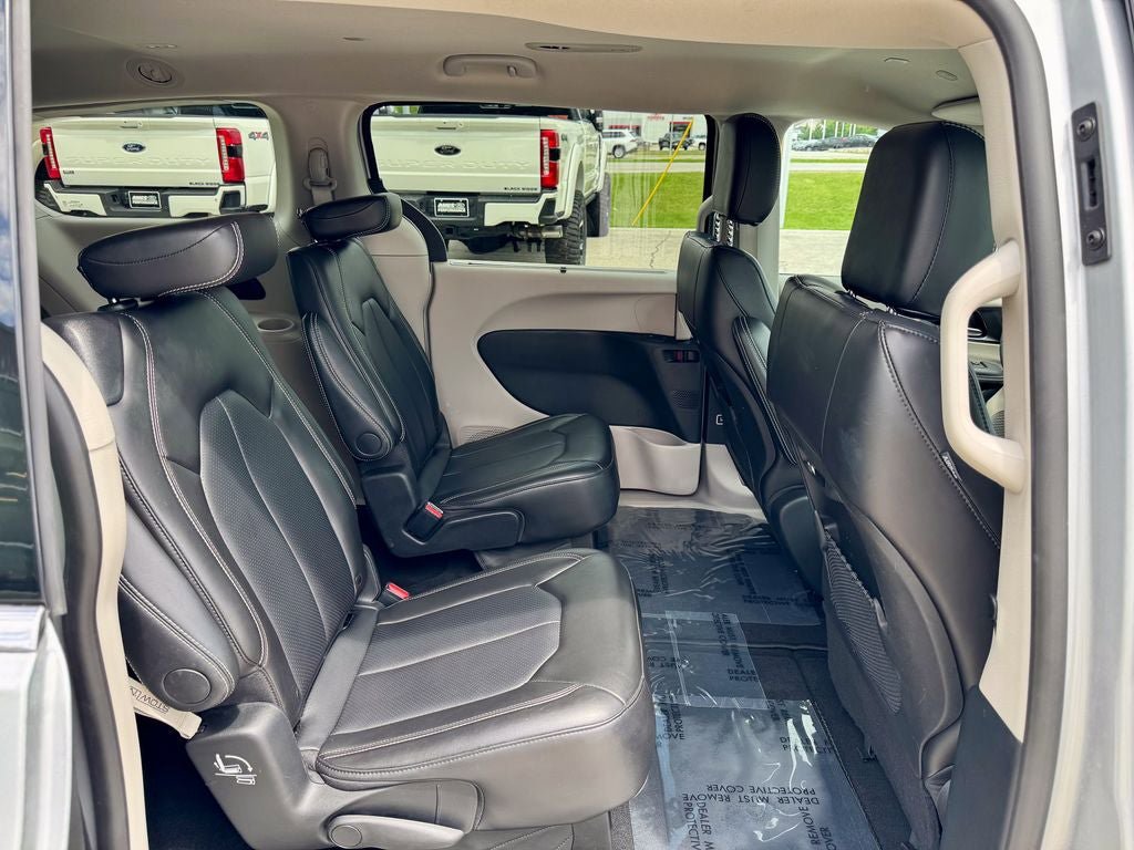 Used 2024 Chrysler Pacifica Touring-L FWD image 20