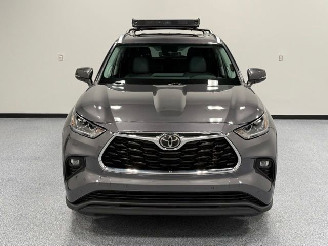 Used 2023 Toyota Highlander Limited AWD/4WD image 4