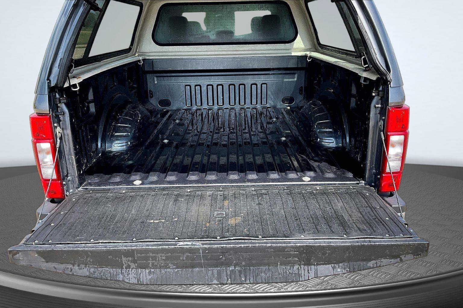 Certified 2020 Ford F250 XLT w/ XLT Premium Package AWD/4WD image 5