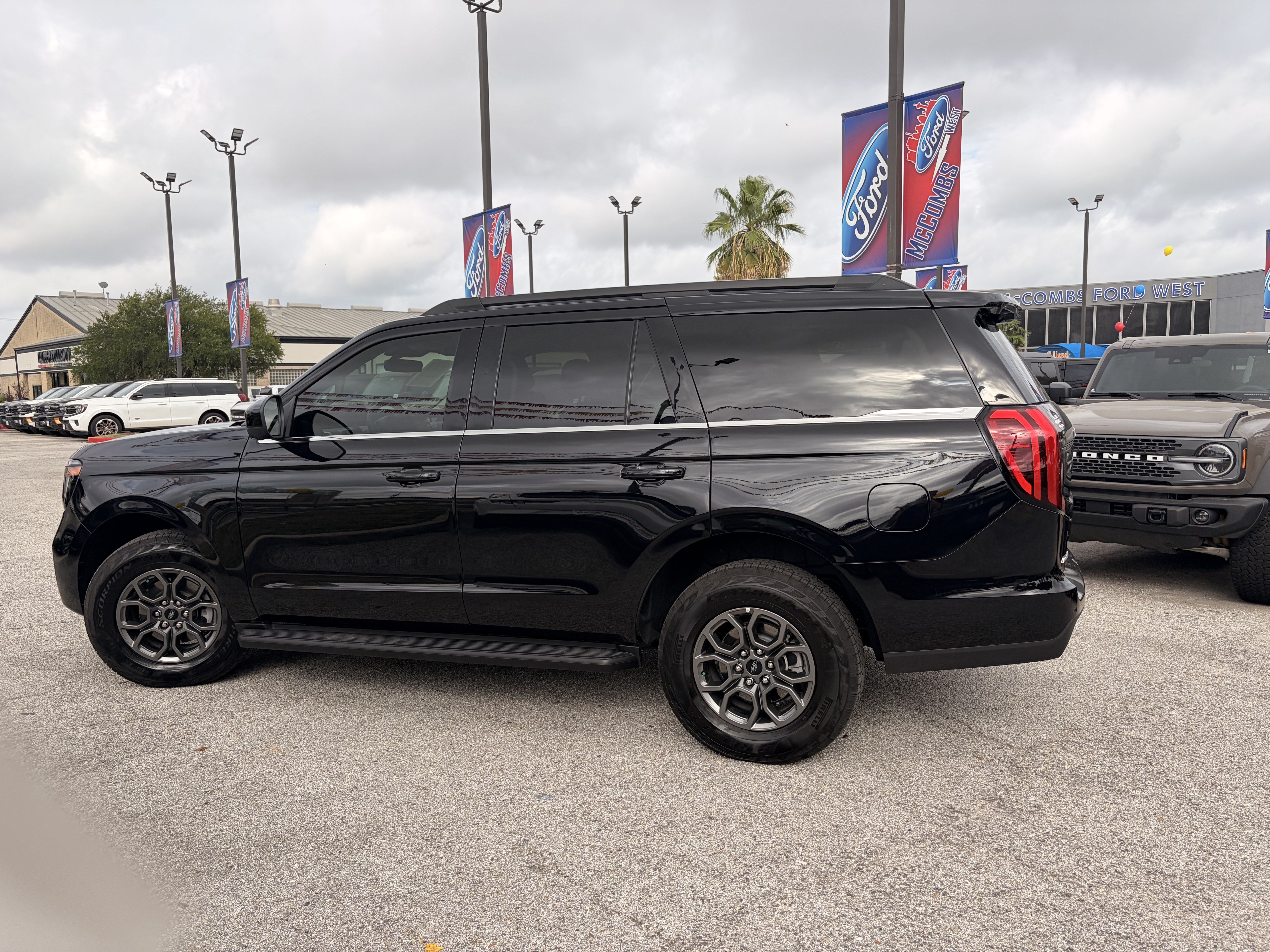 Certified 2025 Ford Expedition Active RWD image 4