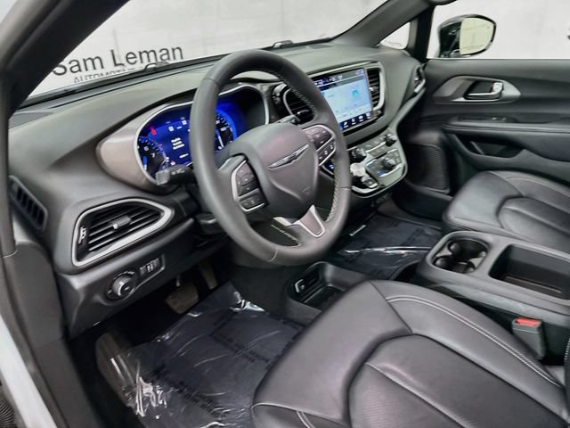 Used 2025 Chrysler Pacifica Select FWD image 9