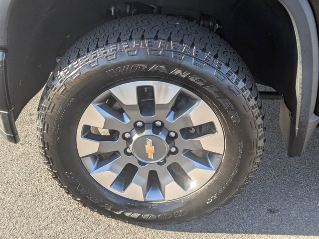 Used 2022 Chevrolet Silverado 2500 Custom w/ Custom Value Package image 10