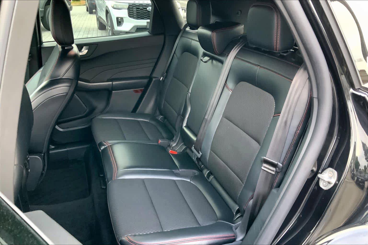 Certified 2025 Ford Escape ST-Line Select AWD/4WD image 19