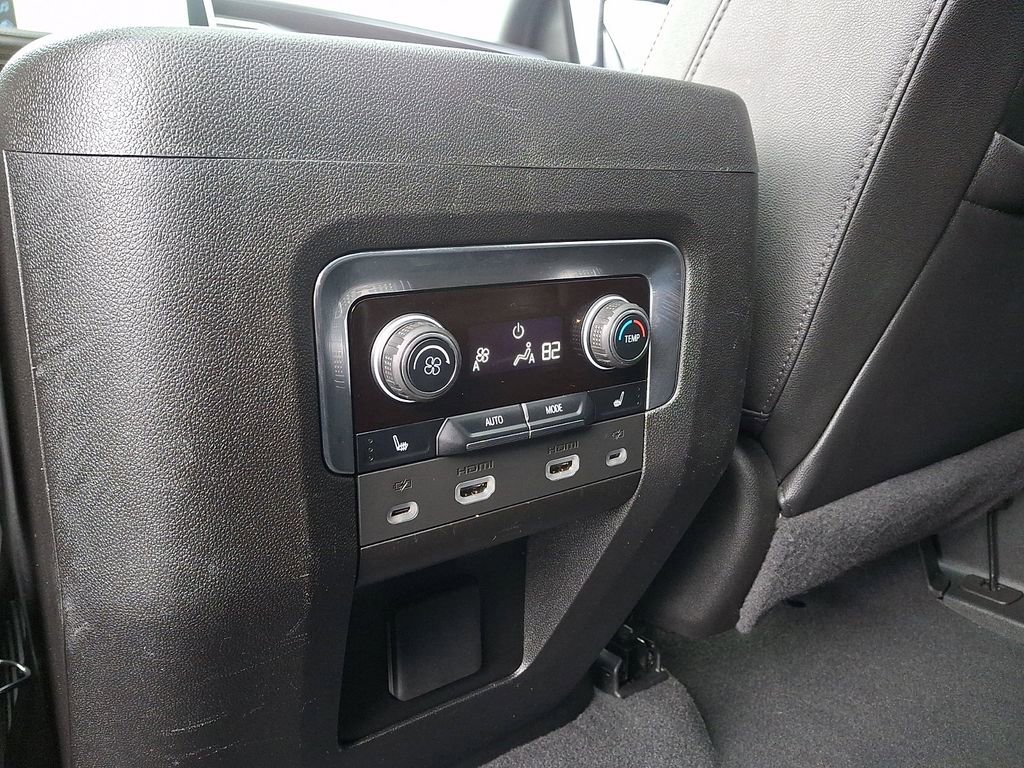 Used 2022 Chevrolet Suburban Z71 w/ Luxury Package image 11