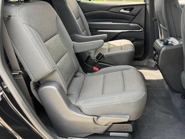 Used 2025 Chevrolet Traverse LT w/ Driver Confidence Package AWD/4WD image 7