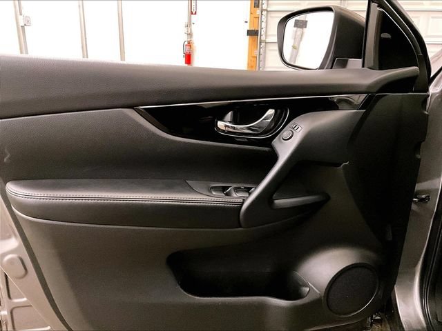 Used 2020 Nissan Rogue Sport SV AWD/4WD image 22
