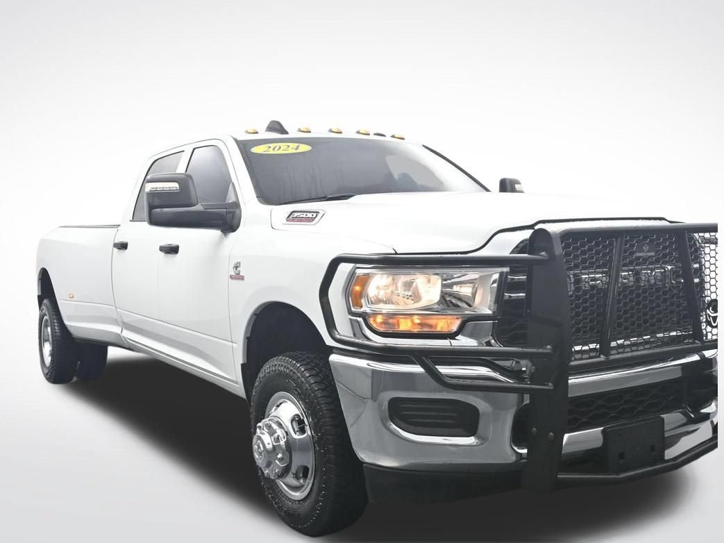 Used 2024 RAM 3500 Tradesman w/ Chrome Appearance Group AWD/4WD image 3