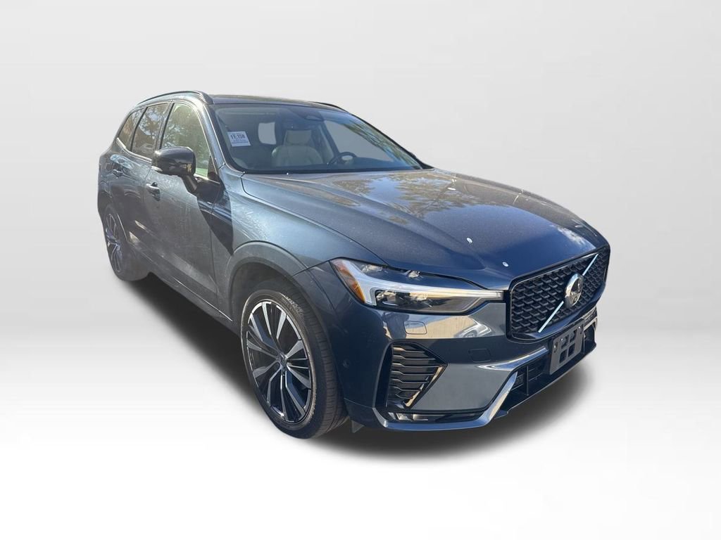 Used 2023 Volvo XC60 B5 Plus image 2