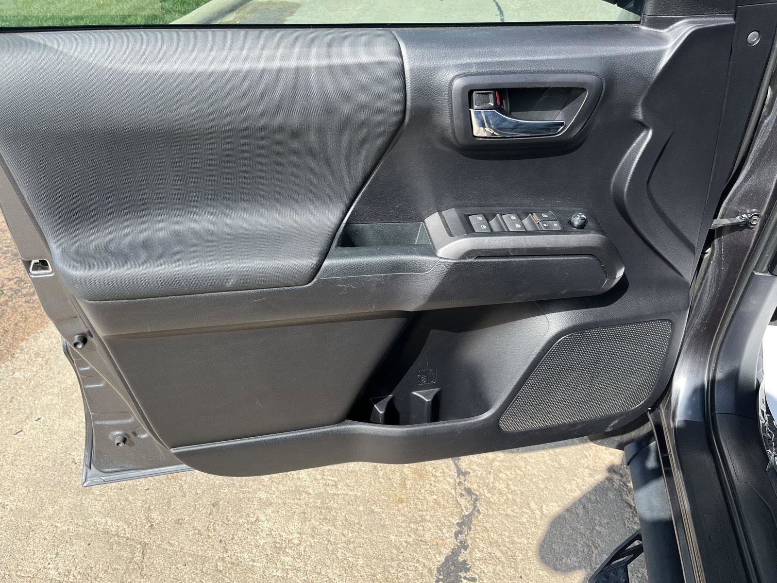 Used 2021 Toyota Tacoma TRD Off-Road image 14