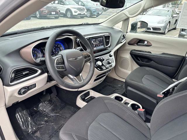 Used 2023 Chrysler Voyager LX FWD image 17
