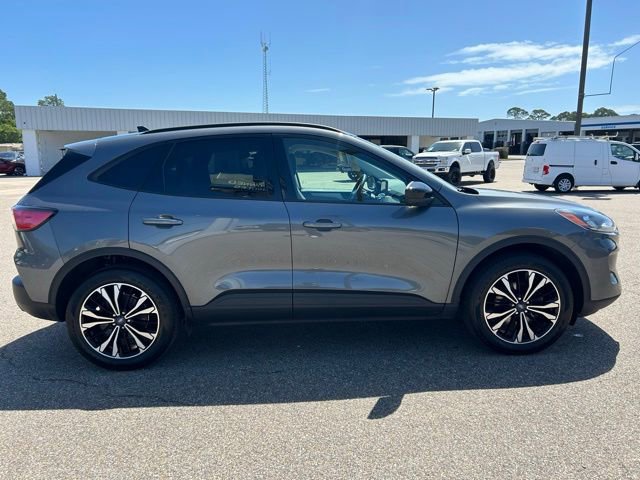Certified 2022 Ford Escape SE w/ SE Sport Appearance Package AWD/4WD image 9